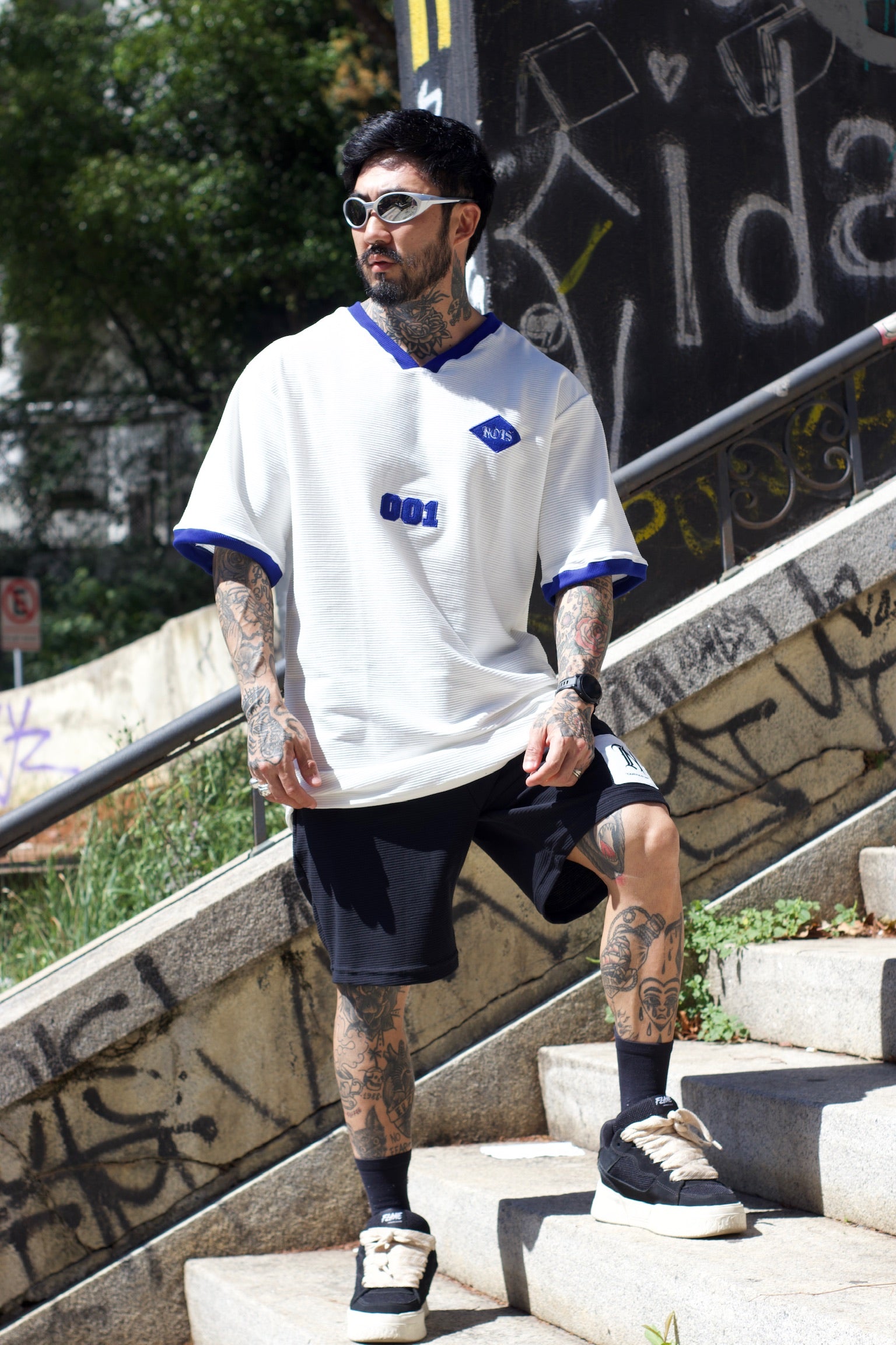 Camiseta Oversized Gola V - Capítulo Um