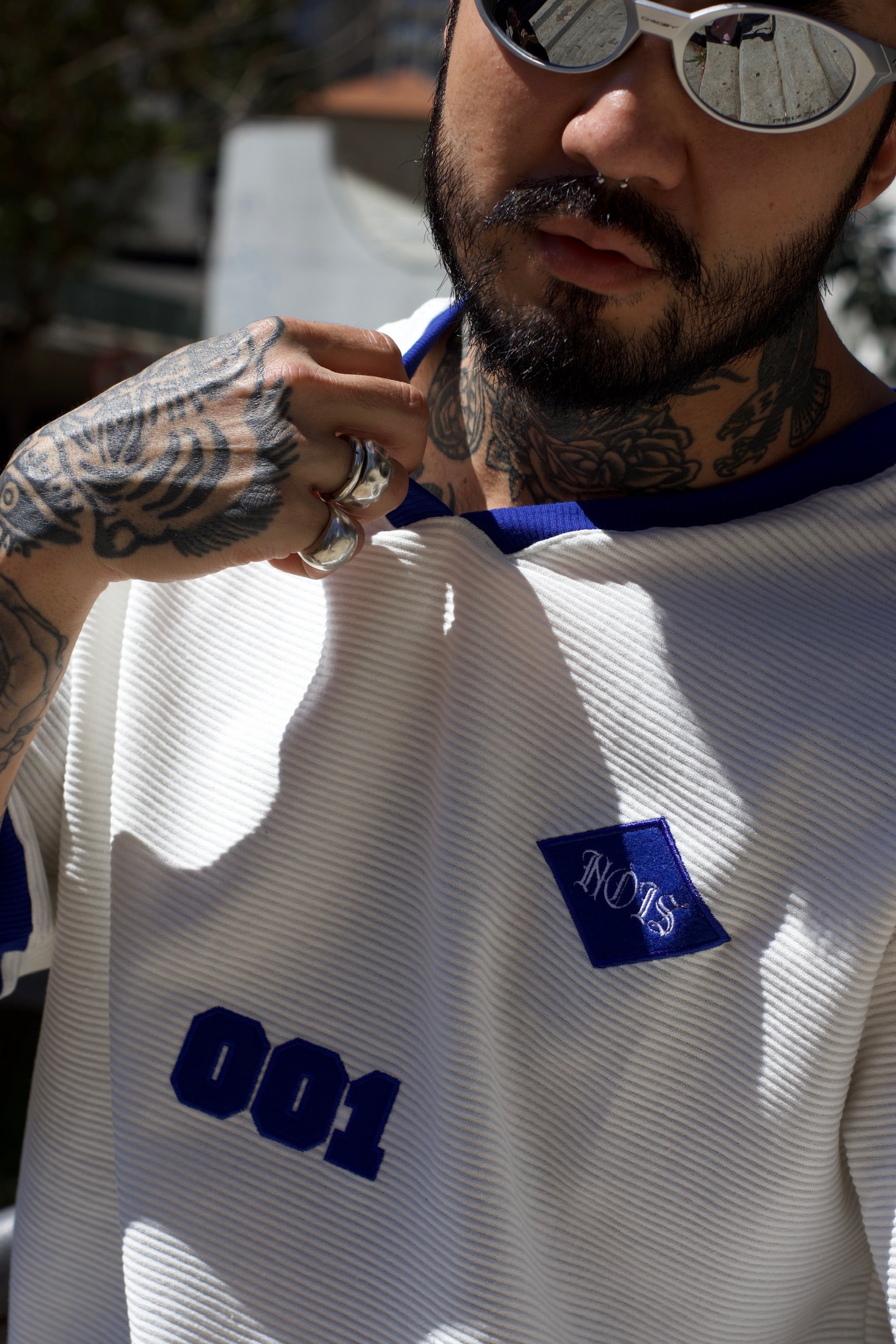 Camiseta Oversized Gola V - Capítulo Um
