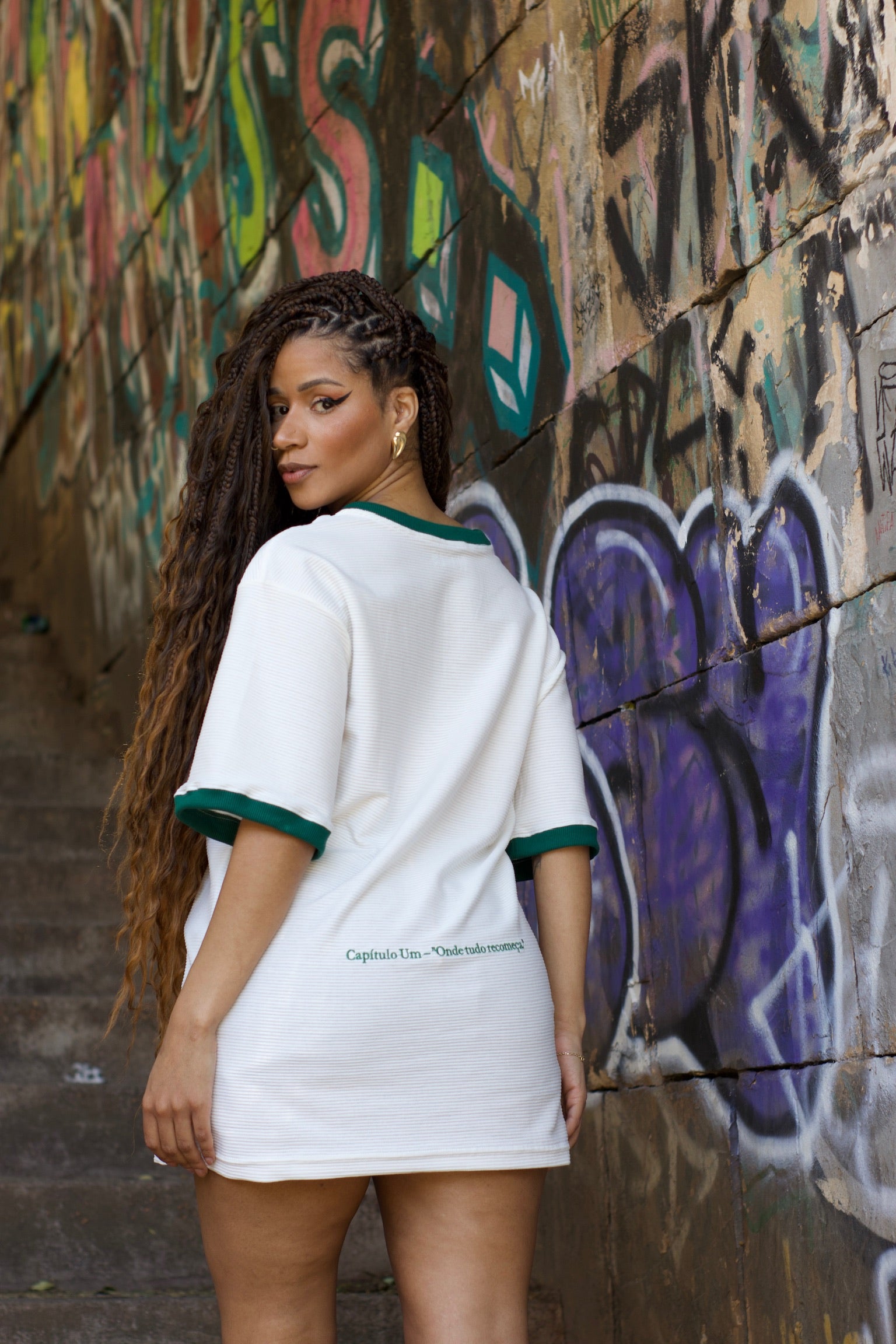 Camiseta Oversized Gola V - Capítulo Um